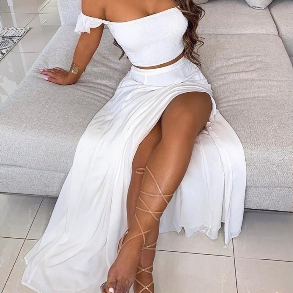 Off shoulder Ruffles top and skirt set